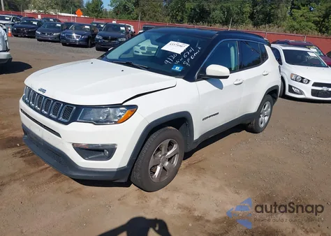 2018 Jeep Compass Latitude 4X4 z USA, uszkodzony, nr VIN 3C4NJDBB8JT416701